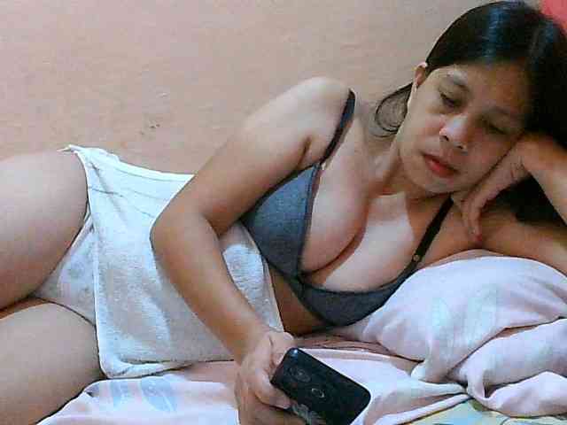 Yummyflirttits69 webcam