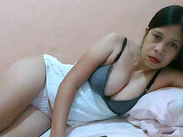 Yummyflirttits69 webcam