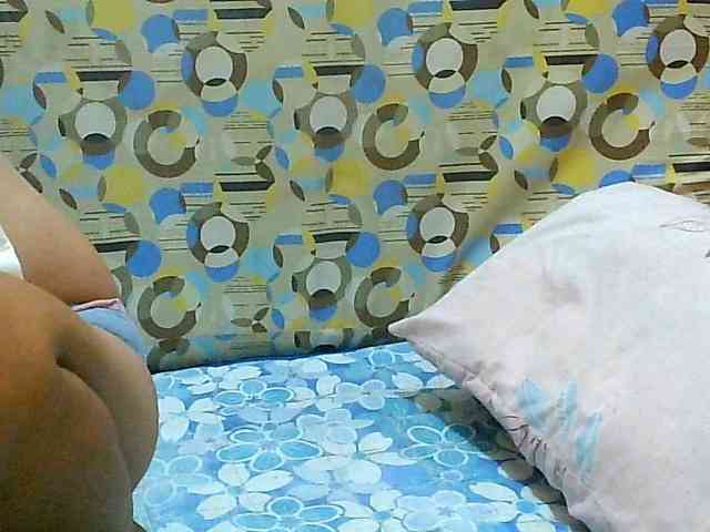 Yummyflirttits69 webcam