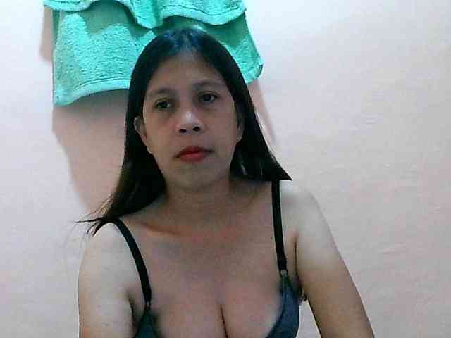Yummyflirttits69 Sex Cam Show