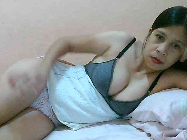 Yummyflirttits69 webcam