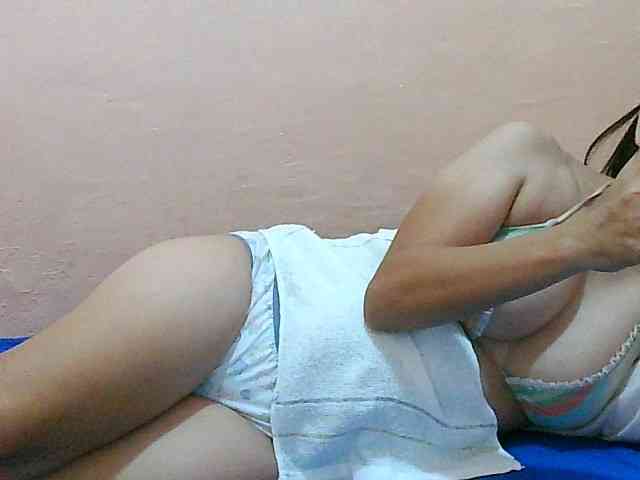 Yummyflirttits69 webcam