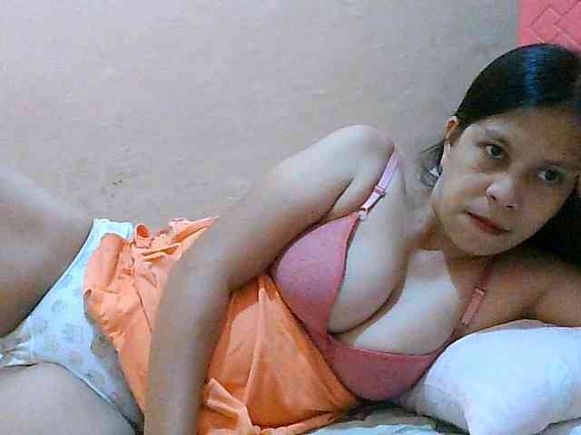 Yummyflirttits69 webcam
