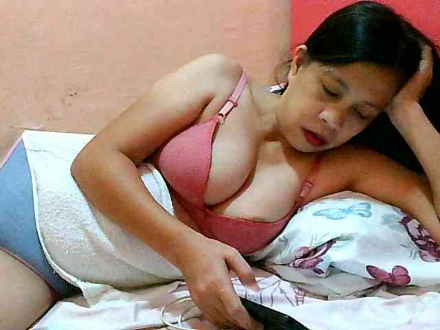 Yummyflirttits69 webcam