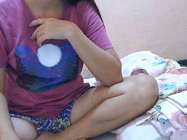 Yummyflirttits69 webcam