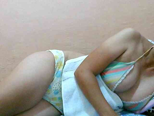 Yummyflirttits69 webcam