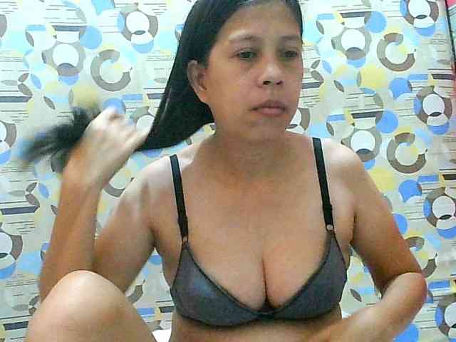 Yummyflirttits69 webcam