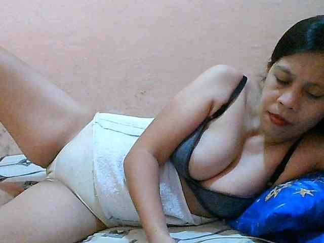 Yummyflirttits69 webcam