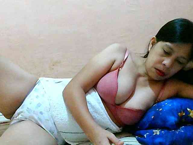 Yummyflirttits69 webcam
