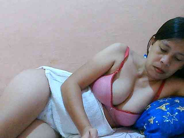 Yummyflirttits69 webcam