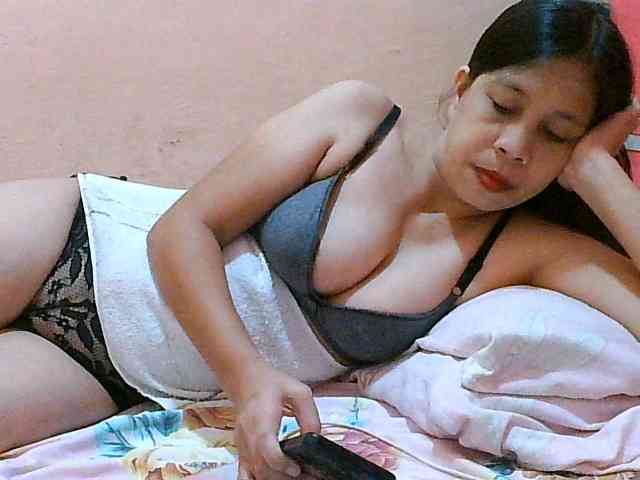 Yummyflirttits69 webcam