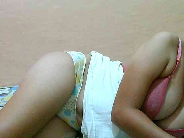 Yummyflirttits69 webcam