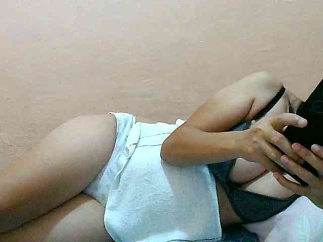 Yummyflirttits69 webcam