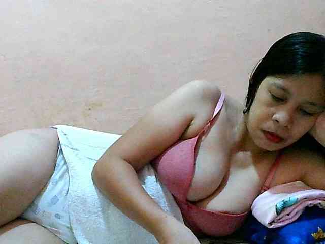Yummyflirttits69 webcam
