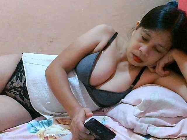Yummyflirttits69 webcam