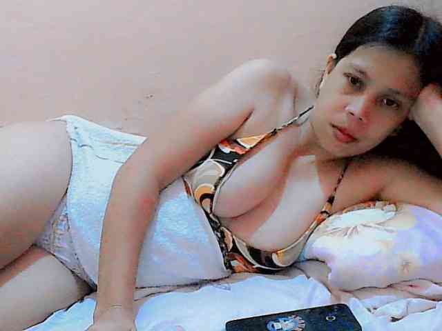 Yummyflirttits69 webcam