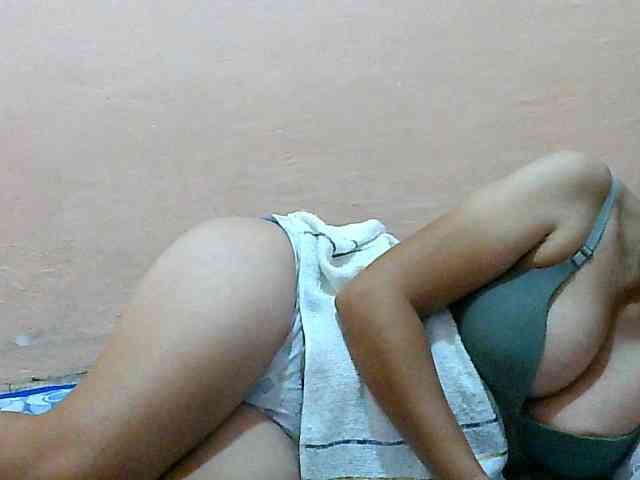 Yummyflirttits69 webcam