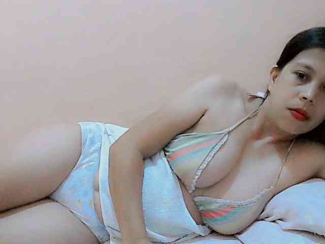 Yummyflirttits69 webcam