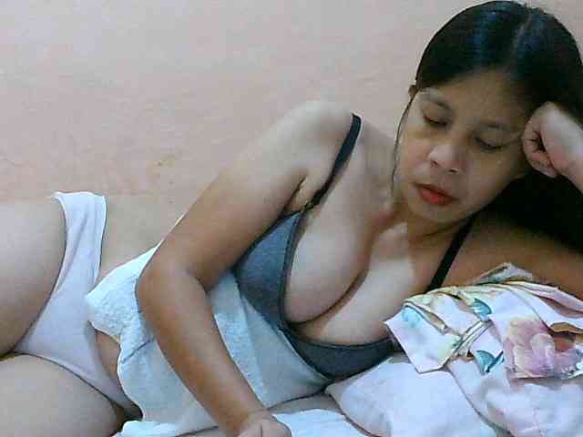Yummyflirttits69 webcam