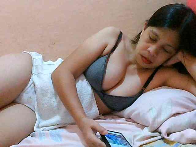 Yummyflirttits69 webcam