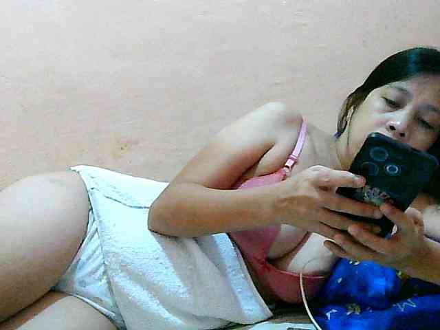 Yummyflirttits69 webcam