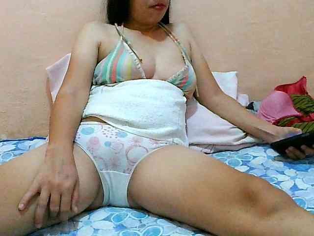 Yummyflirttits69 webcam
