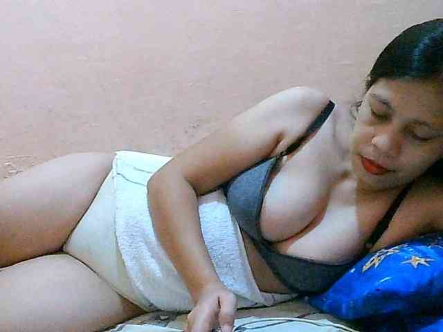 Yummyflirttits69 webcam