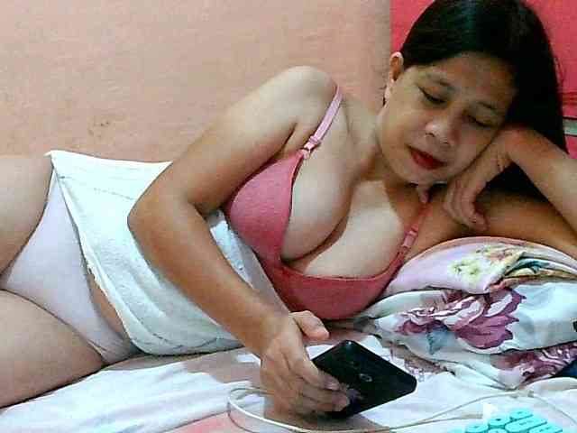 Model: Yummyflirttits69