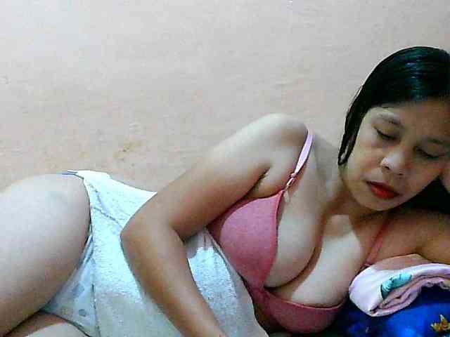 Yummyflirttits69 webcam