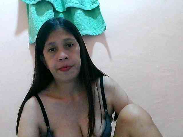 Yummyflirttits69 webcam