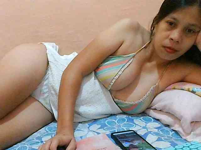 Yummyflirttits69 Live Webcam on BongaCams
