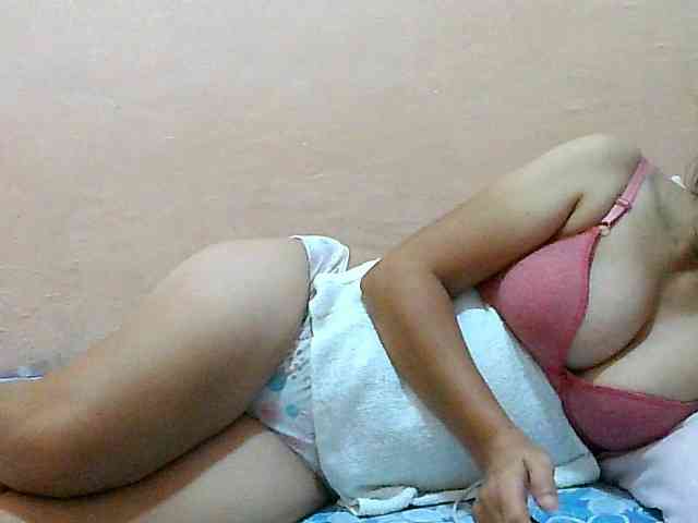 Model: Yummyflirttits69