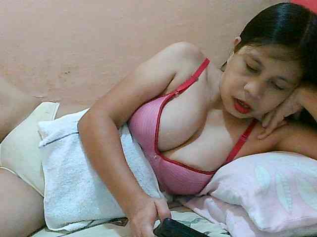Yummyflirttits69 webcam