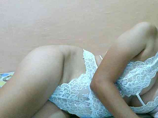 Yummyflirttits69 webcam