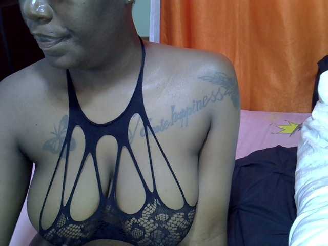 PrettyMelanin live cam on BongaCams