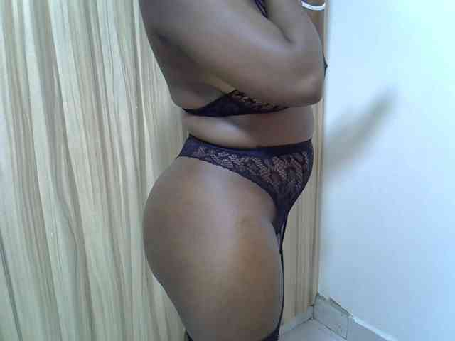 PrettyMelanin webcam