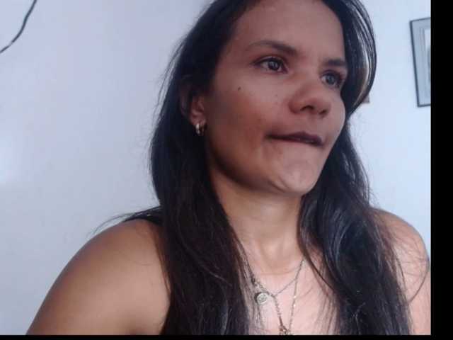 maidy-19 live cam on BongaCams