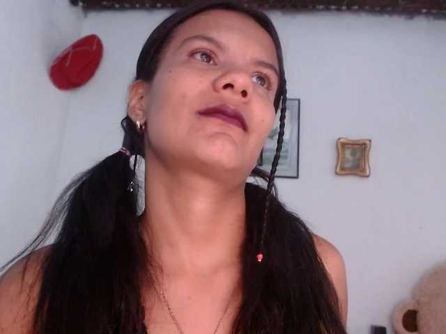 maidy-19 live cam on BongaCams