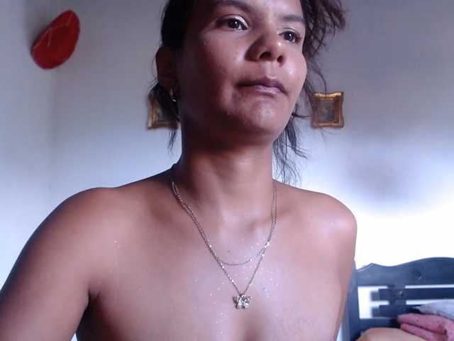 maidy-19 live cam on BongaCams