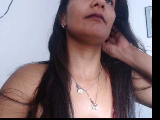maidy-19 live cam on BongaCams