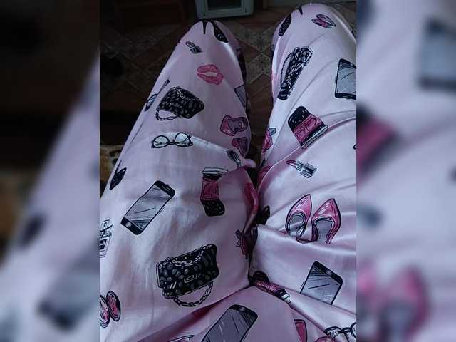 ZaraSss's BongaCams show and profile