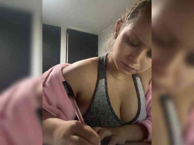 isabella-77 Live Webcam on BongaCams