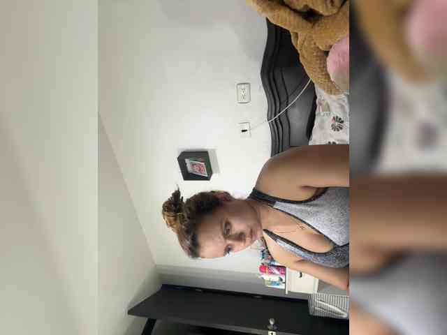 isabella-77 webcam