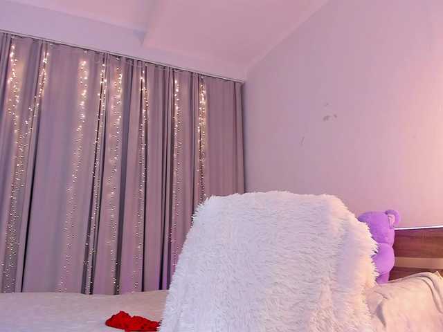 Dollyiaa live cam on BongaCams