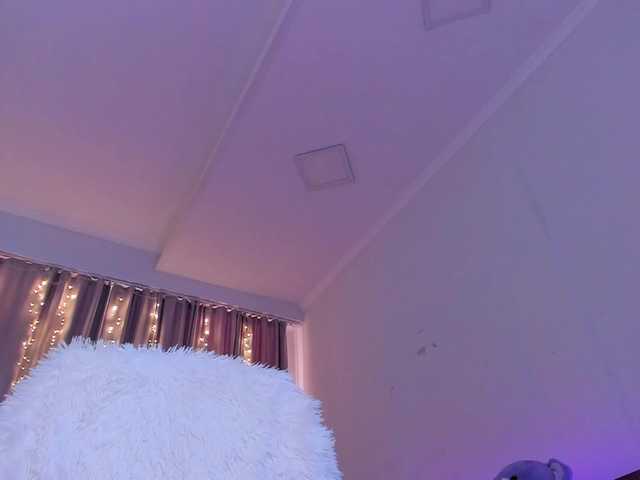 Dollyiaa live cam on BongaCams