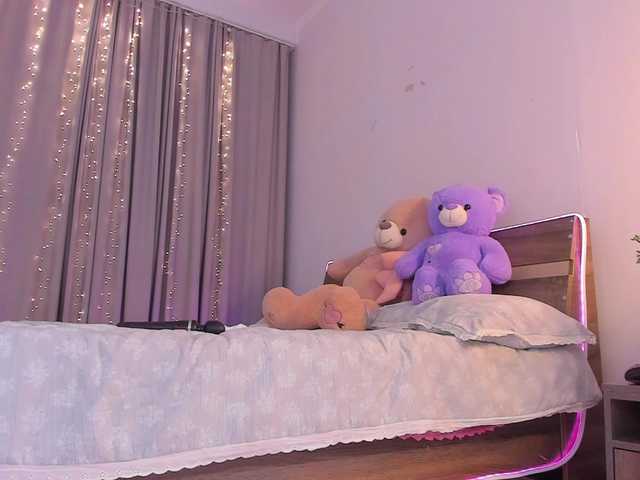 Dollyiaa live cam on BongaCams