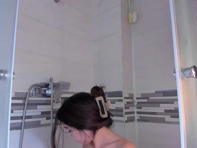 Dollyiaa live cam on BongaCams