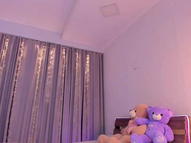 Dollyiaa live cam on BongaCams