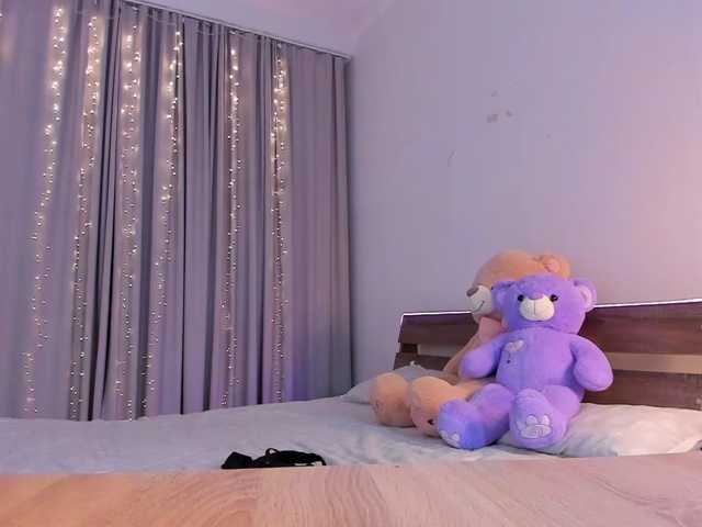 Dollyiaa live cam on BongaCams