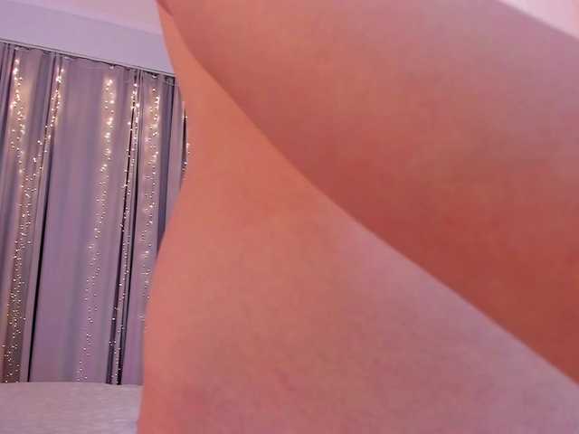 Dollyiaa live cam on BongaCams